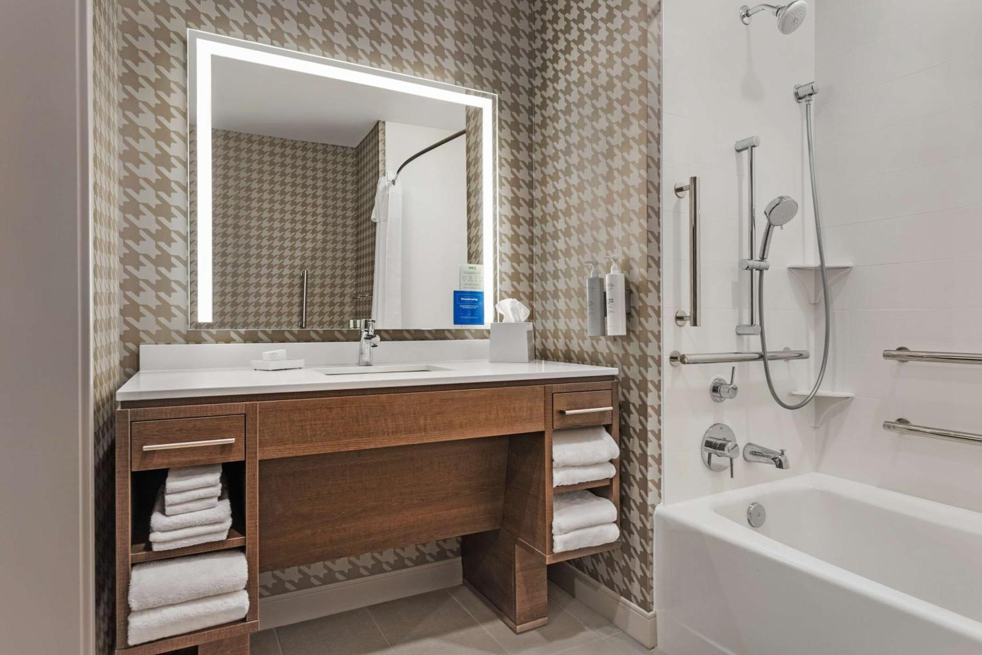 Home2 Suites By Hilton Cedar Rapids Westdale Kültér fotó